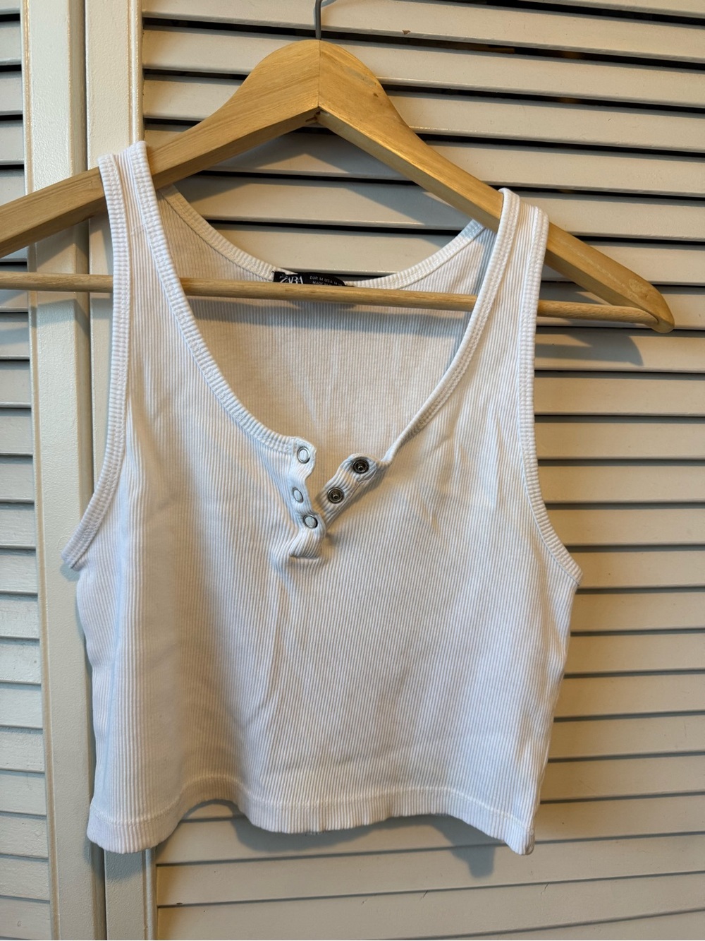 Zara White Ribbed Snap-Front Crop Tank Top